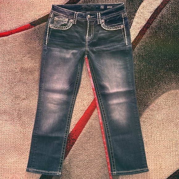 Ladies Miss Me Signature Capri - Picture 4 of 7